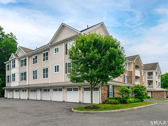 4th image of 832 Brookside Court #832