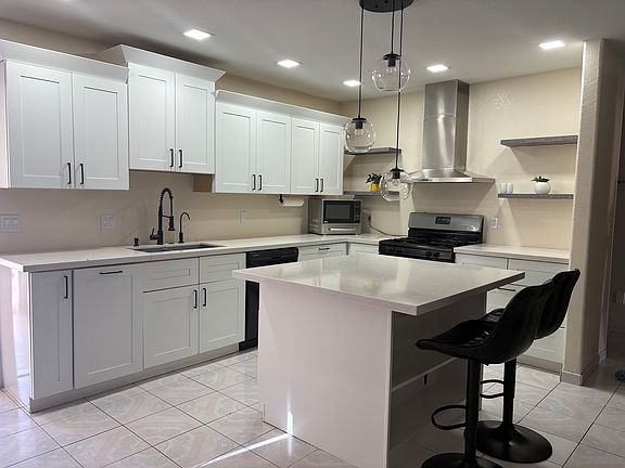 3rd image of 4126 W Glenn Dr