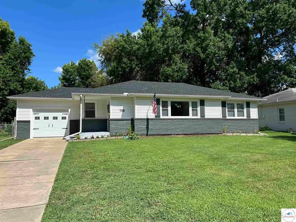 706 S 2nd St, Clinton, MO 64735