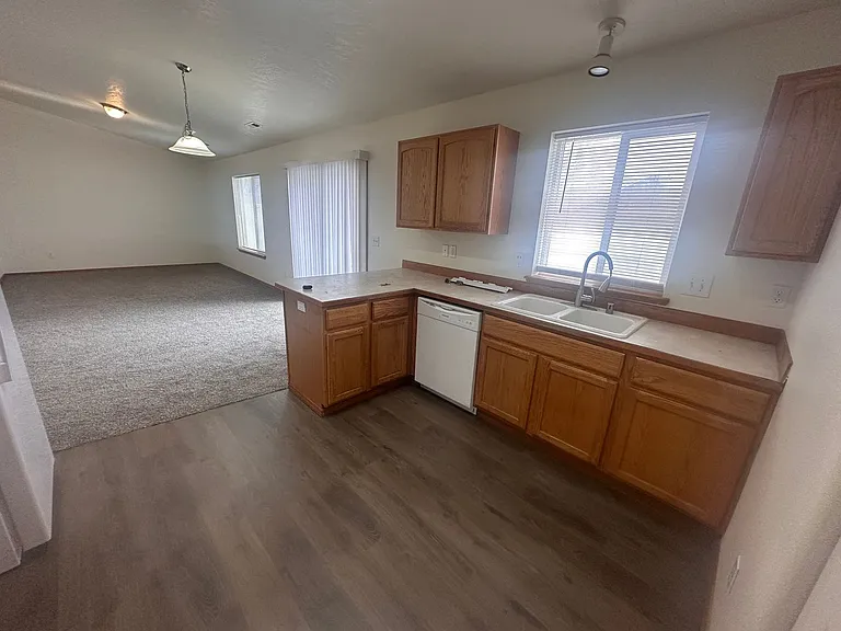 7820 Three Rivers Dr — Photo 1