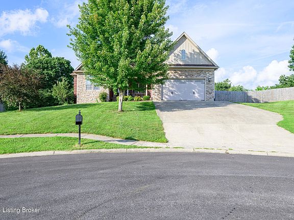 3rd image of 731 Vanderbilt Dr