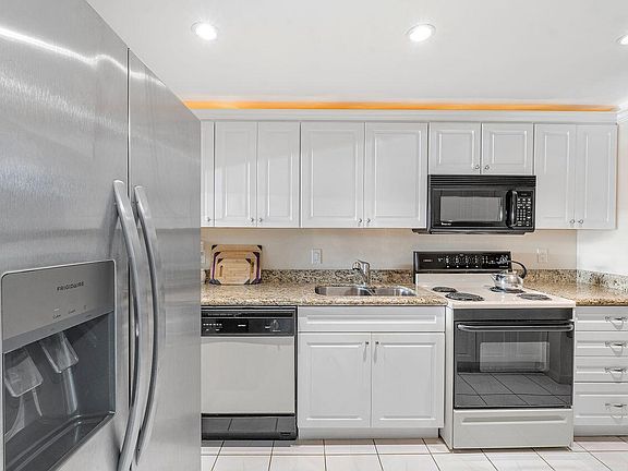 4th image of 4500 N Federal Highway #315b