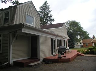 26265 W River Rd, Grosse Ile, MI 48138