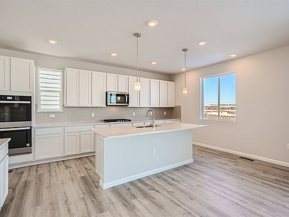5th image of 1451 Loraine Cir N
