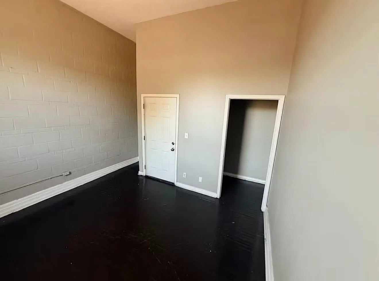 110 S 21st St - Apt 3 — Photo 3