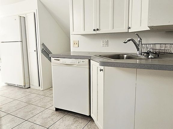 5th image of 86 W 34th St #3
