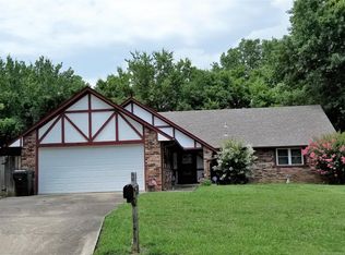 1460 Maplewood Dr, Claremore, OK 74017
