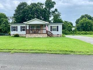 2nd image of 3128 Clover Cir