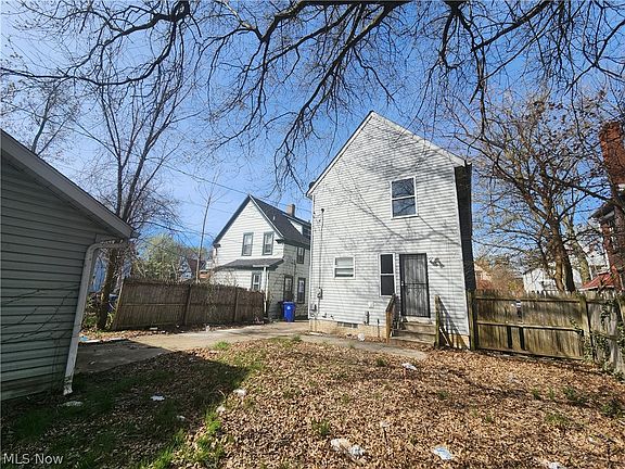 4th image of 553 E 101st St