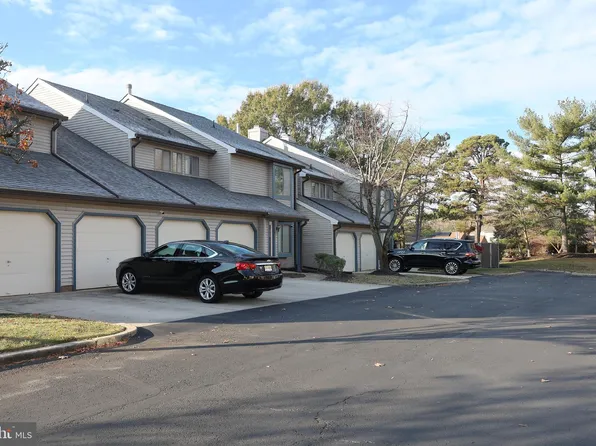 903 Chesterwood Ct, Marlton, NJ 08053