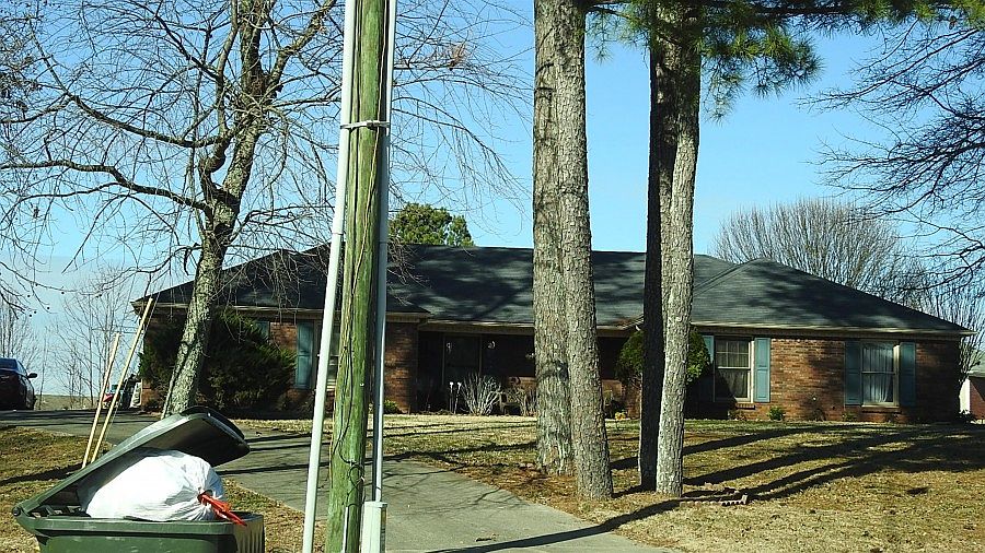2nd image of 201 Amber Ln
