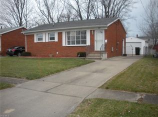 832 Livermore Ln, Elyria, OH