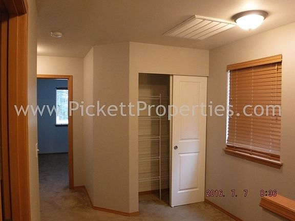 5th image of 382 NE Miramar Cir