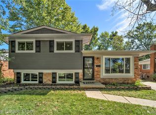 1210 Kenilworth Pl, Clawson, MI 48017