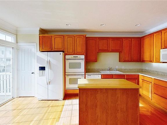 2nd image of 8659 Meridian Square Dr