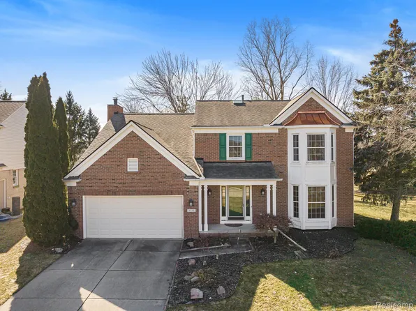 5355 Midchester Ct, West Bloomfield, MI 48324