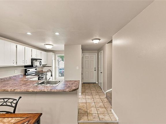 5th image of 8259 Monrovia St