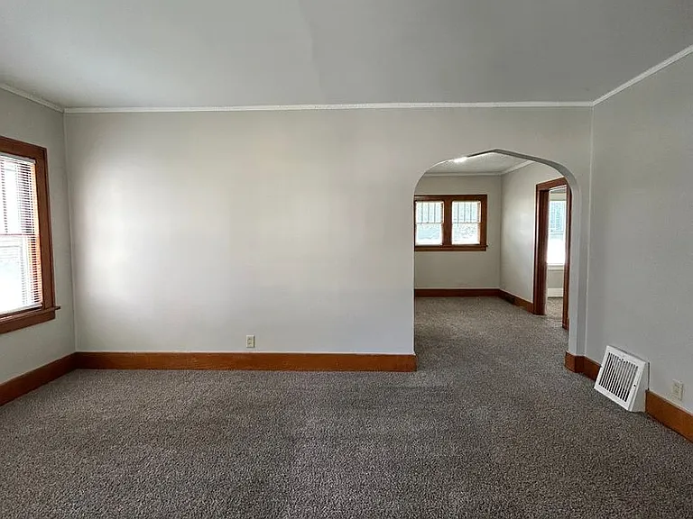 3516 N 47th Ave — Photo 5