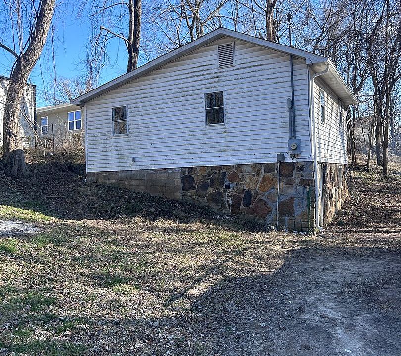 1st image of 398 Hill St