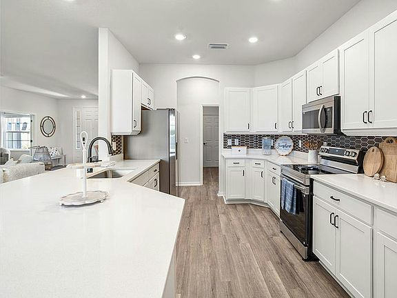 Enjoy an open kitchen with a counter-height breakfast bar - Westin II by Highland Homes