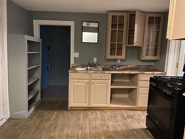 1804 N Market Ave — Photo 3