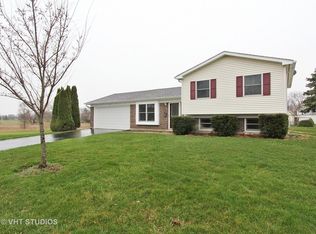 665 Meadowbrook Ln, Lake Zurich, IL 60047