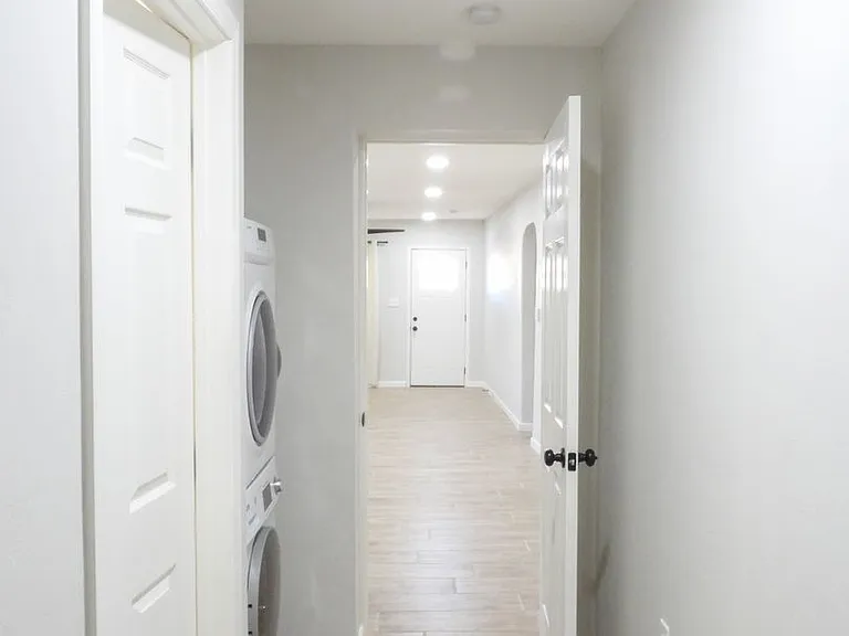 2639 N Fontana Ave — Photo 23