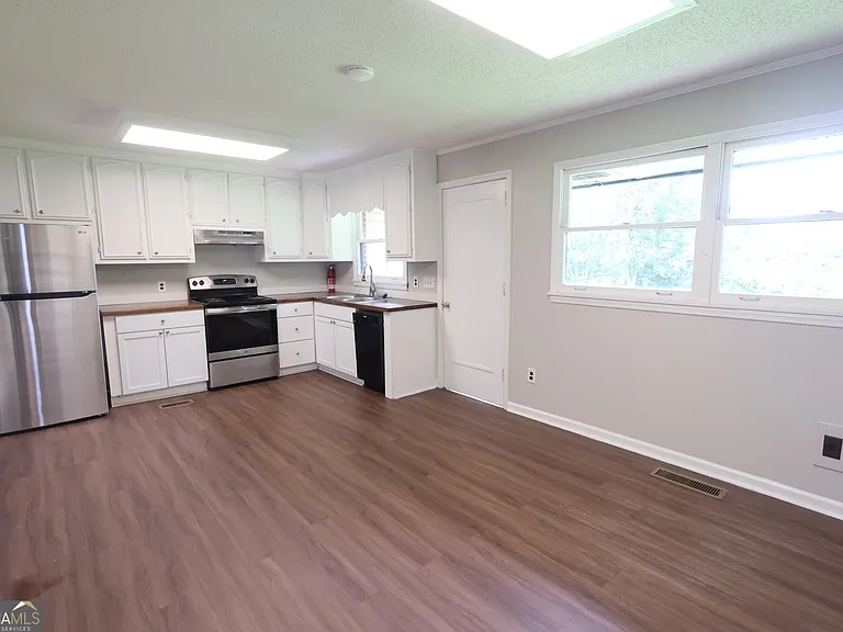 1465 Irwinton Rd — Photo 7