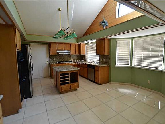 2nd image of 3851 Hildebrand Ln