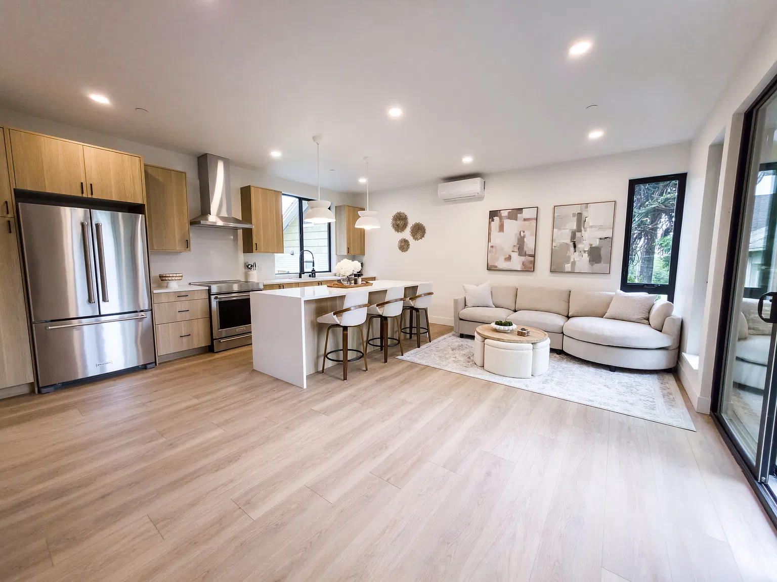 2 bed, 2.5 bath, 1250 sqft, $3,800 — Photo 2