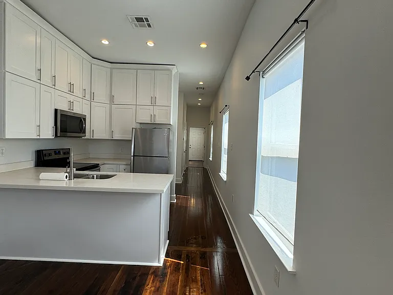 1215 Leonidas St — Photo 3