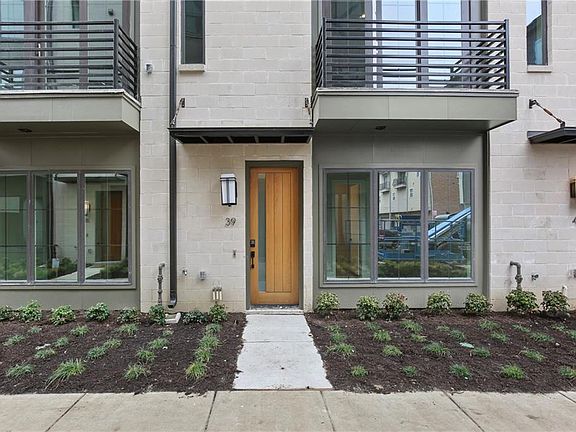 3rd image of 3200 Ross Ave #39