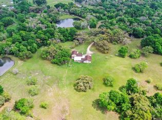 138 Livingston Ln, West columbia, TX 77486