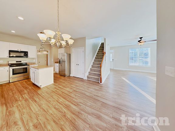 4th image of 553 McCarthy Dr
