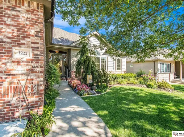 1221 S 189th Ct, Omaha, NE 68130