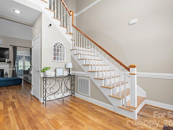 4th image of 2696 Charleston Ct