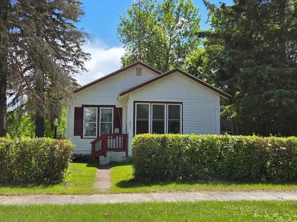 611 7th St, International Falls, MN 56649