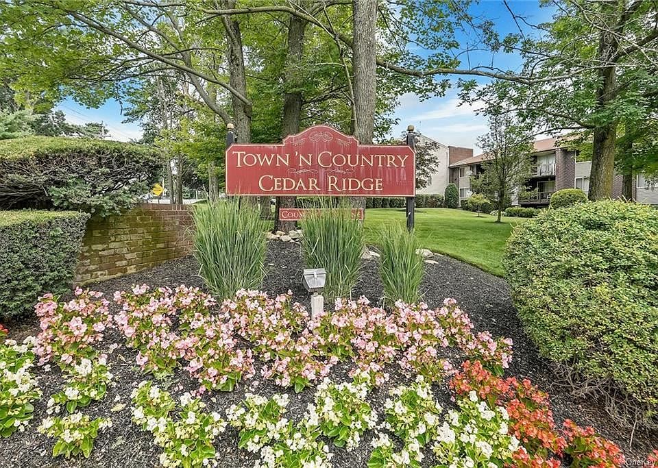 1st image of 461 Country Club Ln