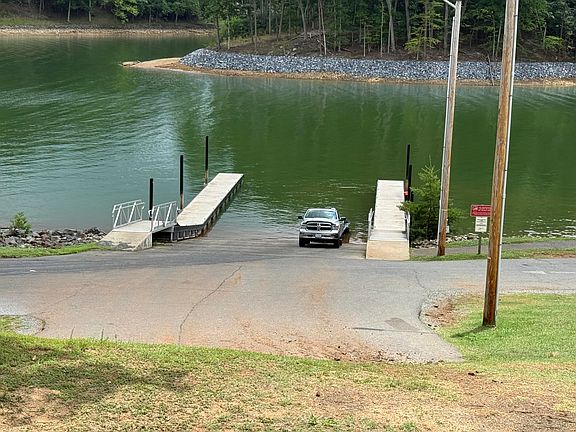 3rd image of 462 Gilford Rd