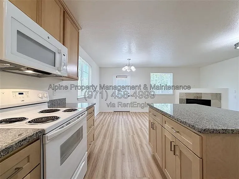 210 NW Connell Ave — Photo 9