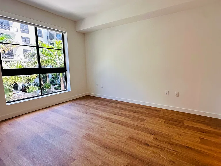 1648 NE 124th St #701 — Photo 5