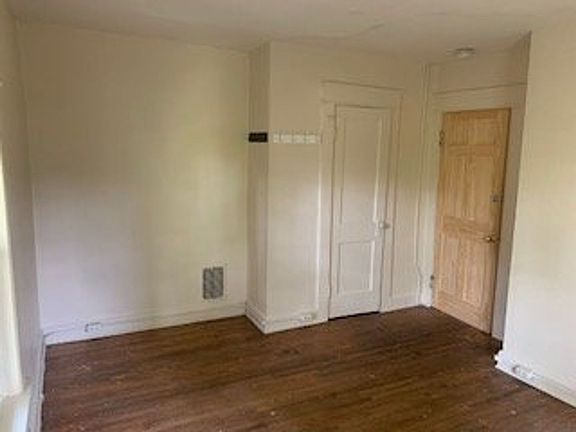 3rd image of 320 N Lincoln St