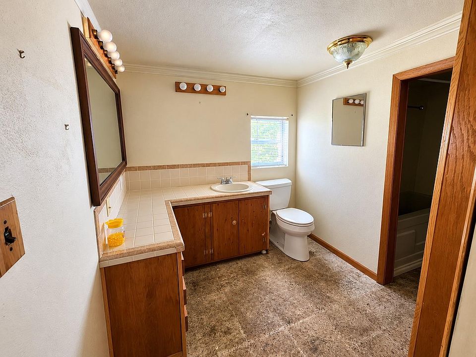 7th image of 805 Alice St