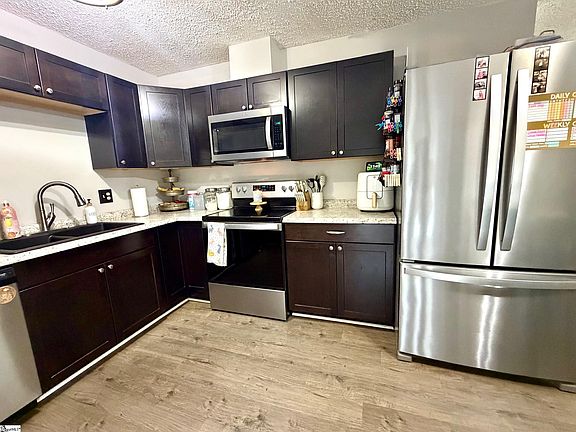 5th image of 402 Calhoun St