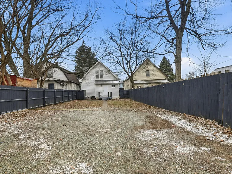 931 N Oakland Ave — Photo 23