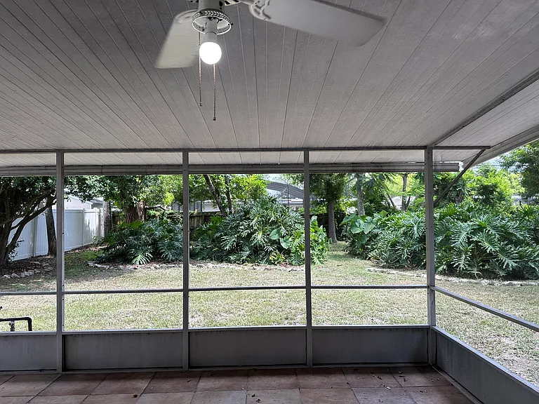 3721 Surrey Dr — Photo 16