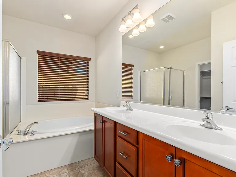 1019 W Spur Dr — Photo 18
