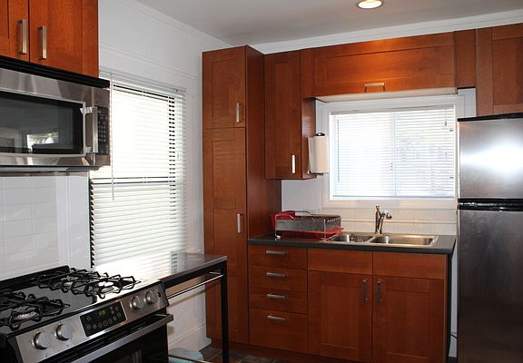 2nd image of 2427 3rd Ave