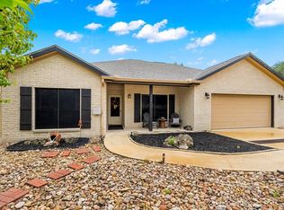 208 Red Oak Ln, Ingram, TX 78025