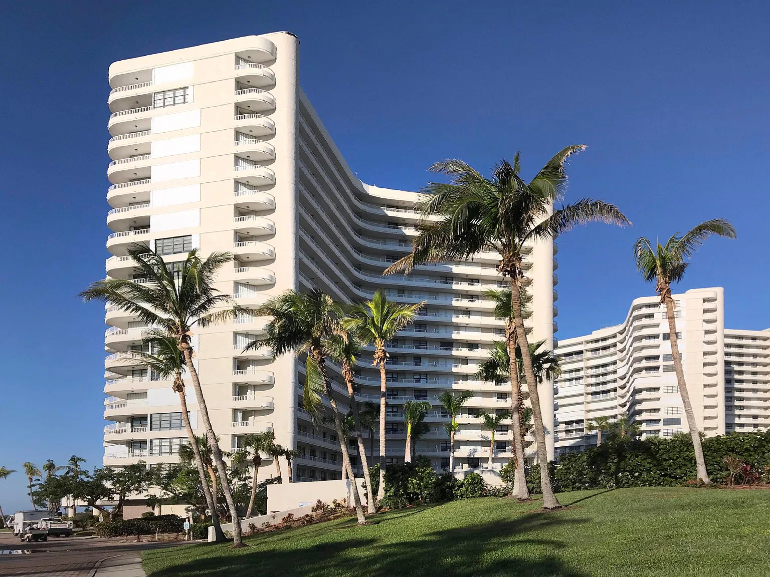 260 Seaview Ct — Photo 3